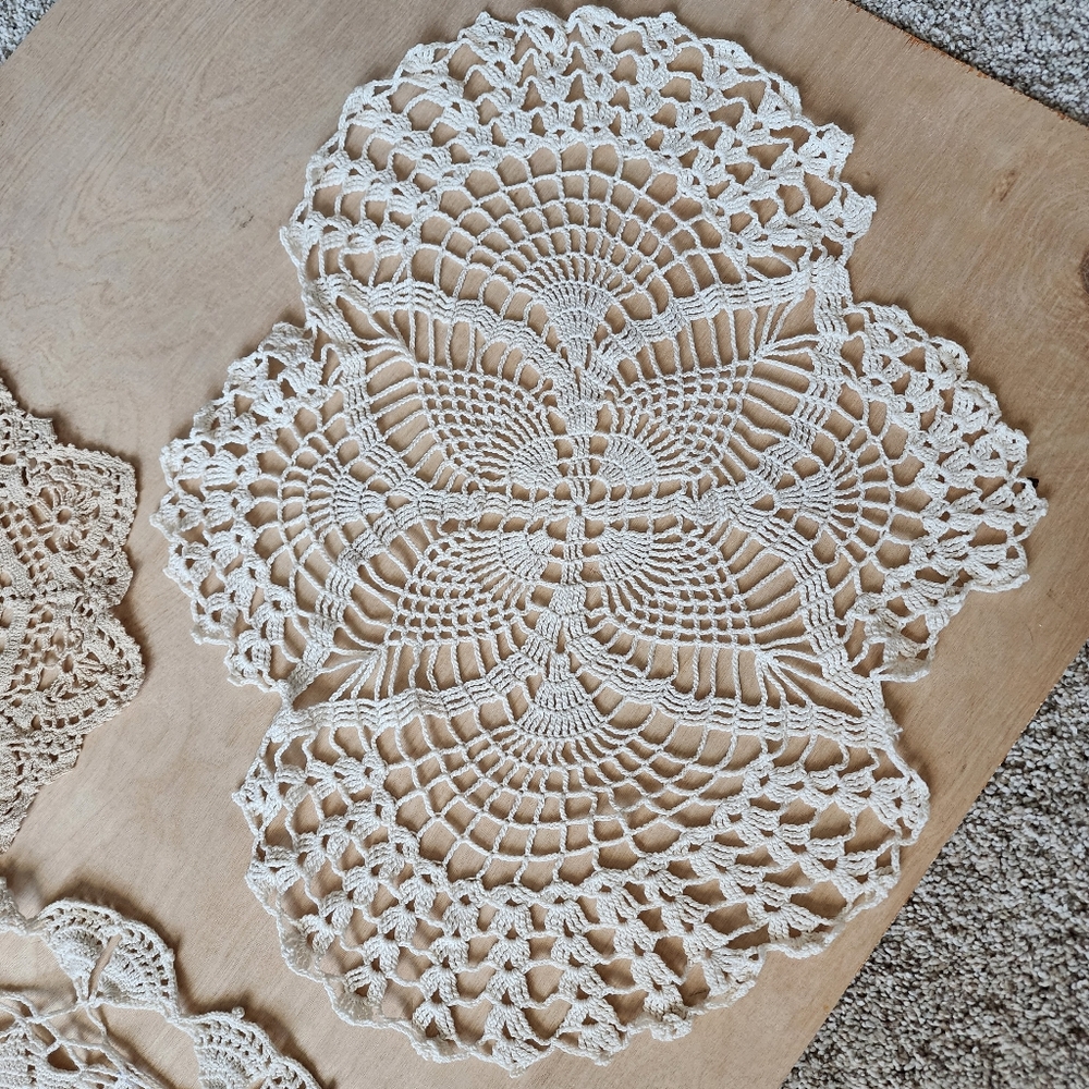 Elegant Cream Crochet Doilies Set - Picture 4 of 8